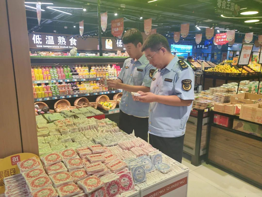 濟(jì)寧市市場(chǎng)監(jiān)管局開(kāi)展月餅專項(xiàng)檢查 守護(hù)團(tuán)圓佳節(jié)食品安全